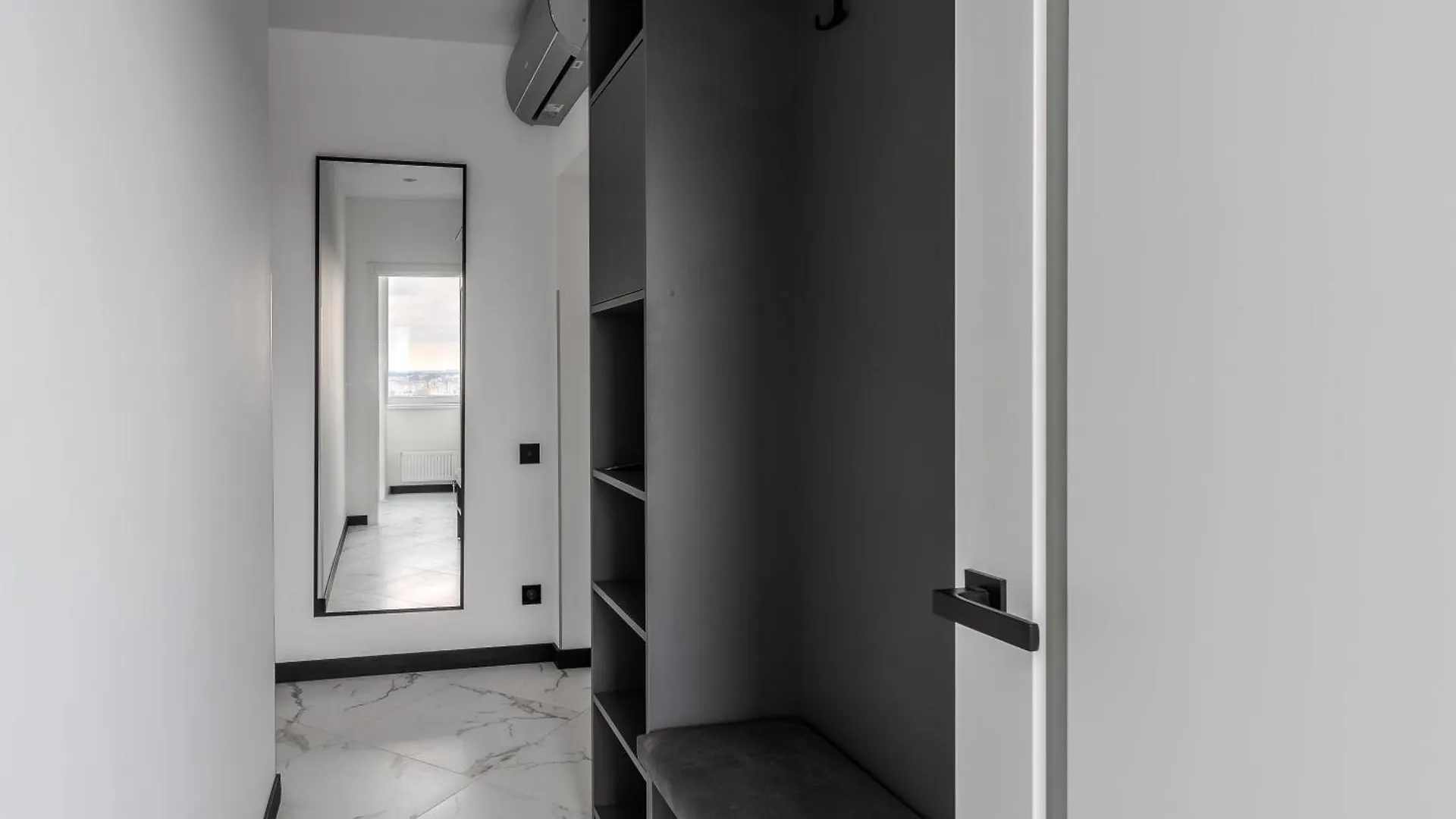 77 Views Apartments By Inshi Львов 0*,  Украина