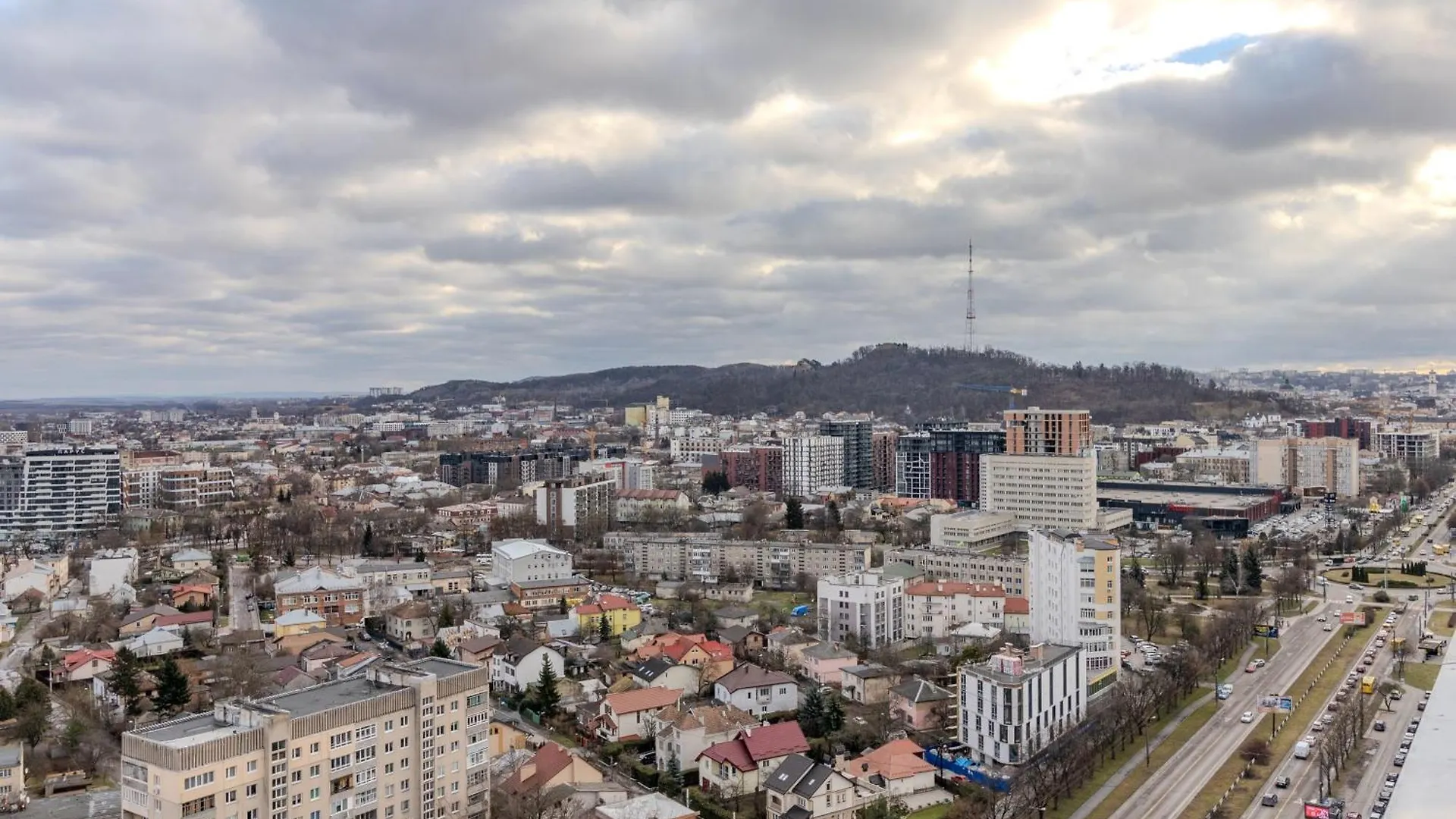 77 Views Apartments By Inshi Львов 0*,  Украина