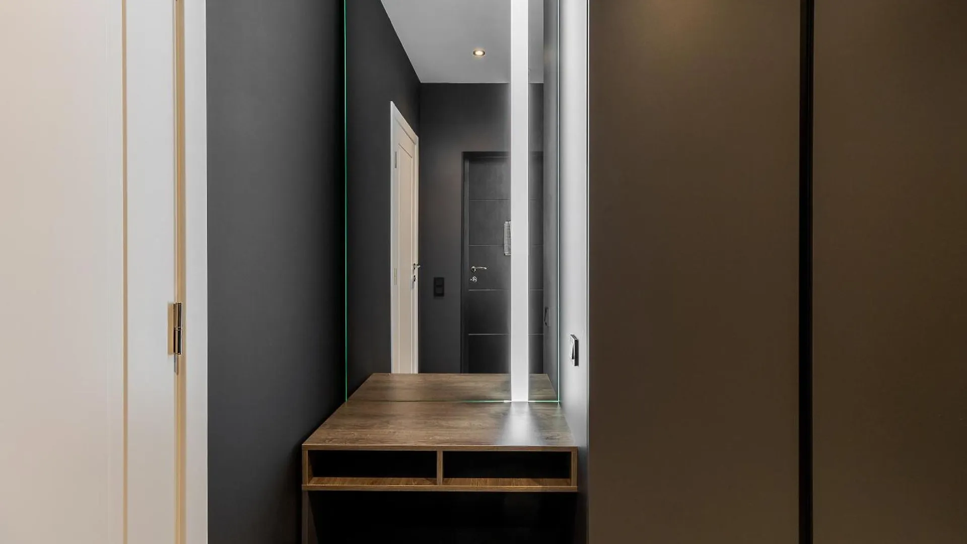 77 Views Apartments By Inshi Львов 0*,  Украина