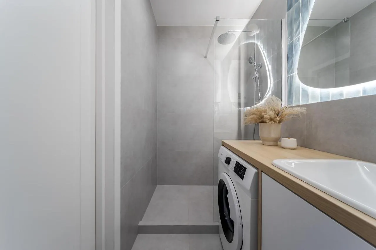 77 Views Apartments By Inshi Leopoli