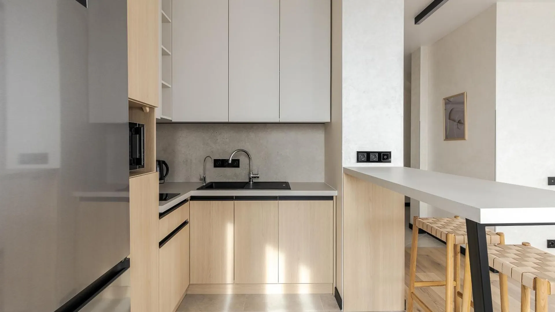 77 Views Apartments By Inshi Leopoli 0*,