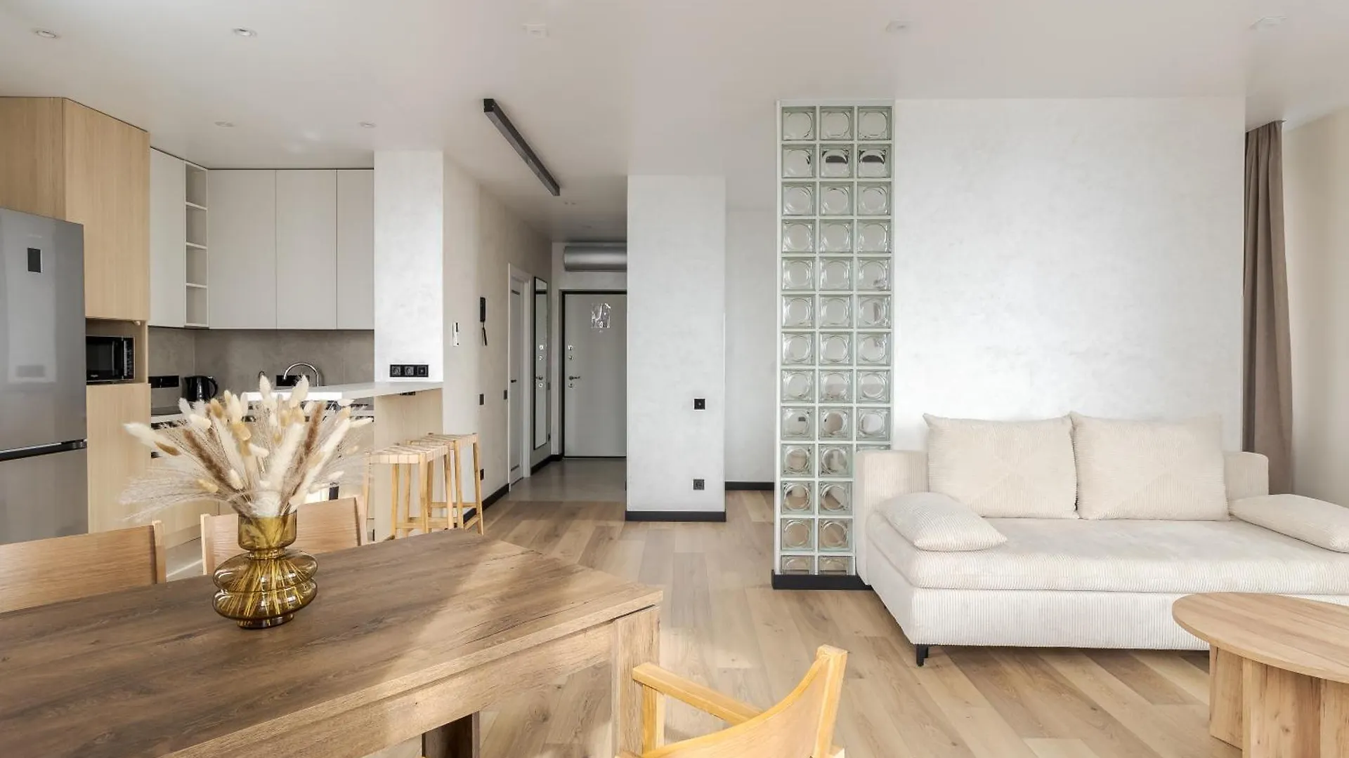 77 Views Apartments By Inshi Lviv