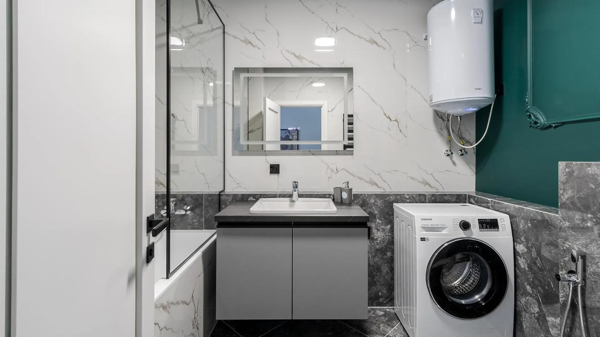 77 Views Apartments By Inshi Lviv