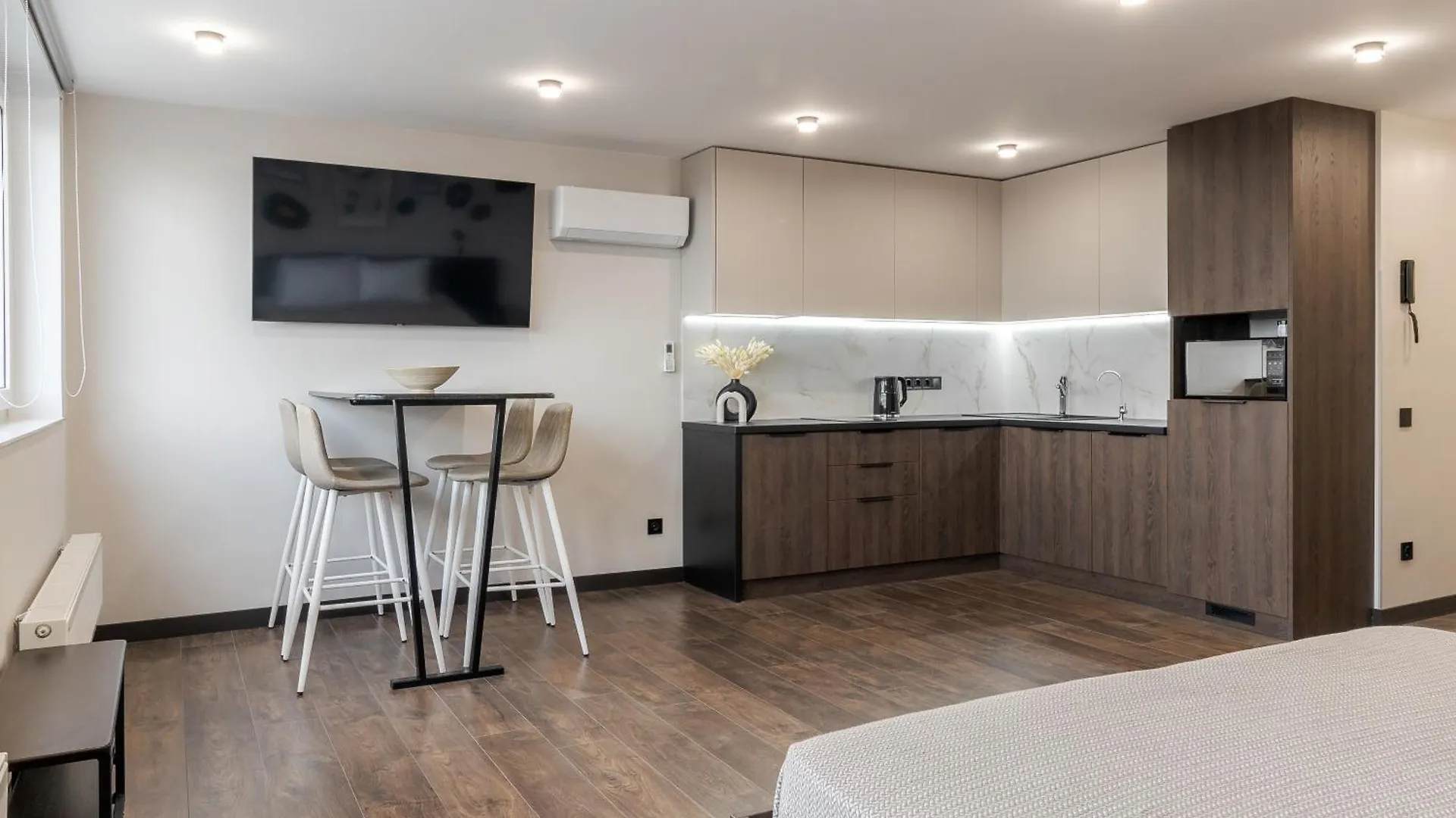 77 Views Apartments By Inshi Leopoli 0*,  Ucraina