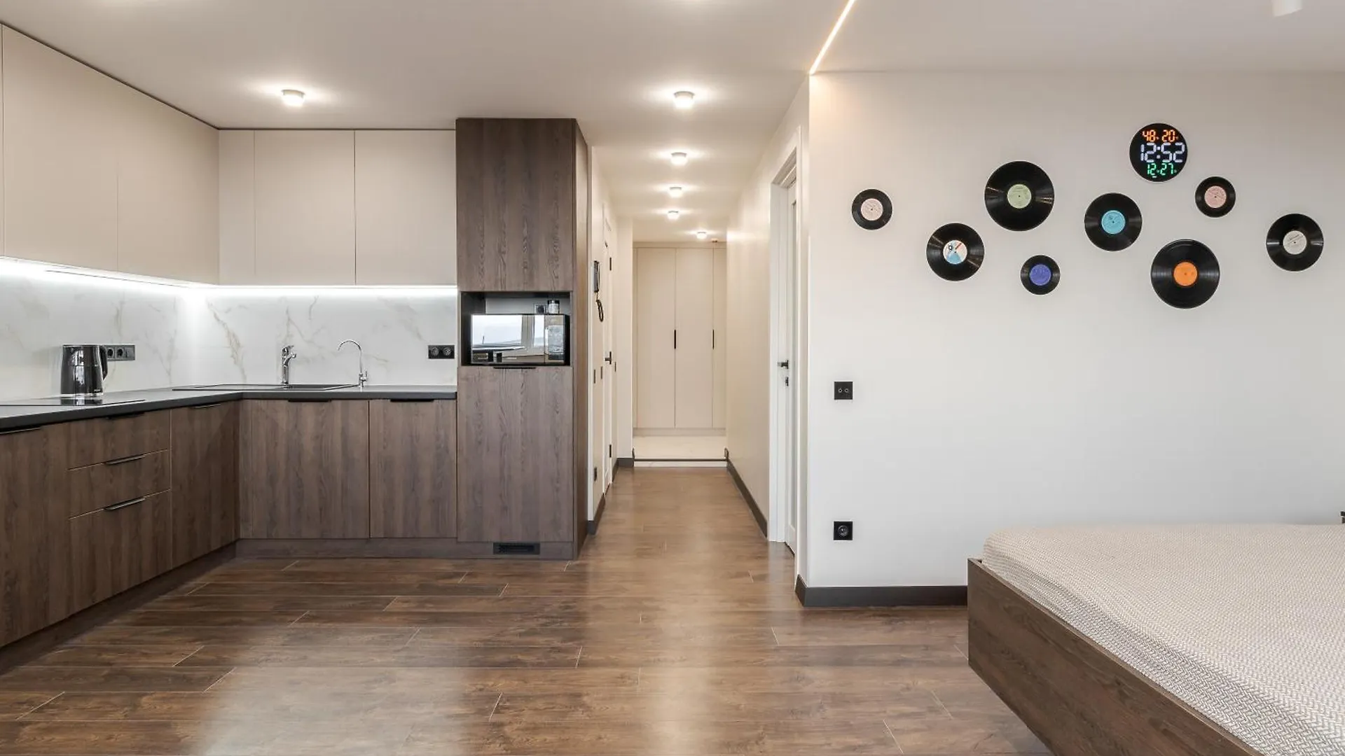 77 Views Apartments By Inshi Leopoli
