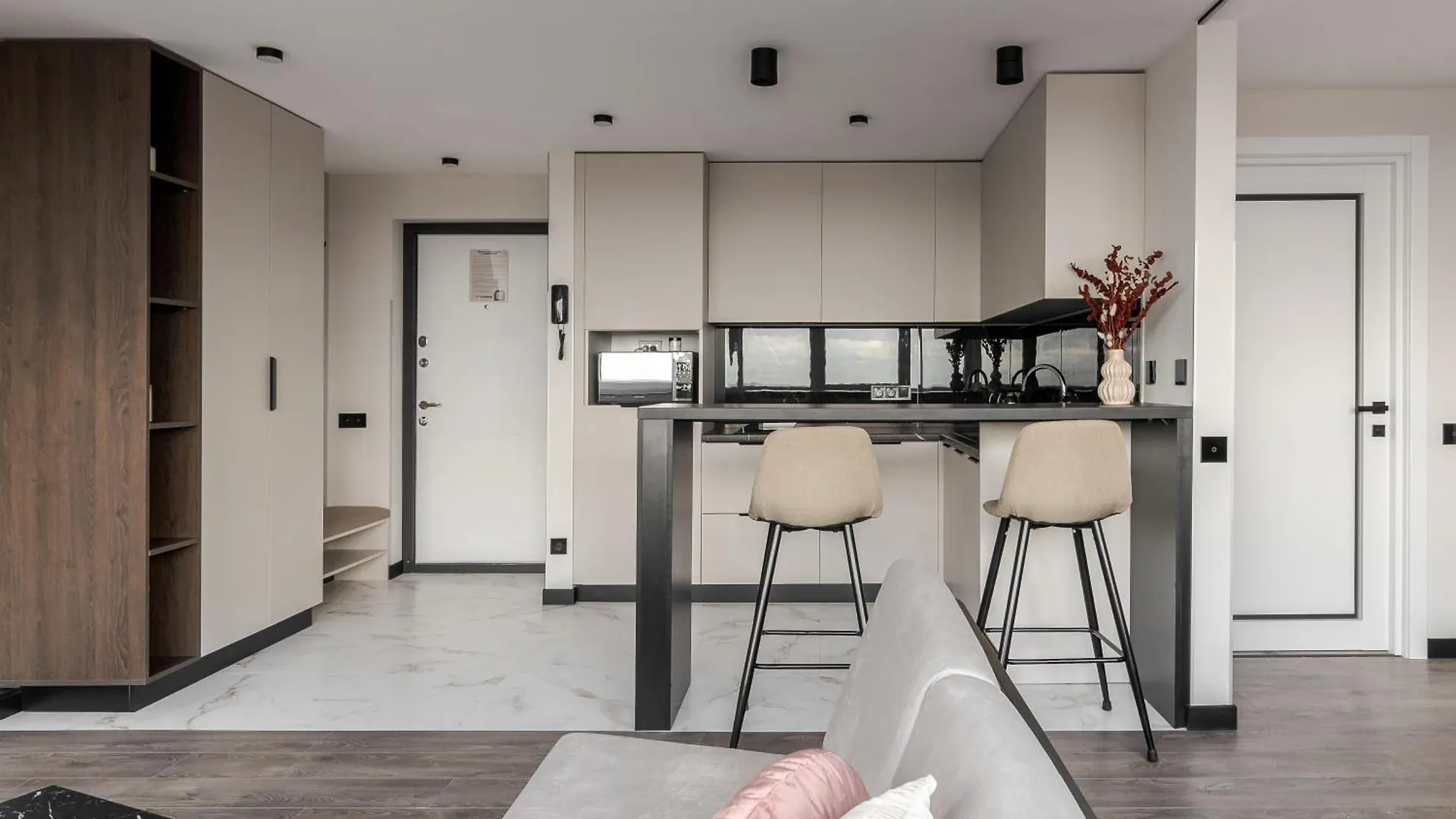 77 Views Apartments By Inshi Lviv