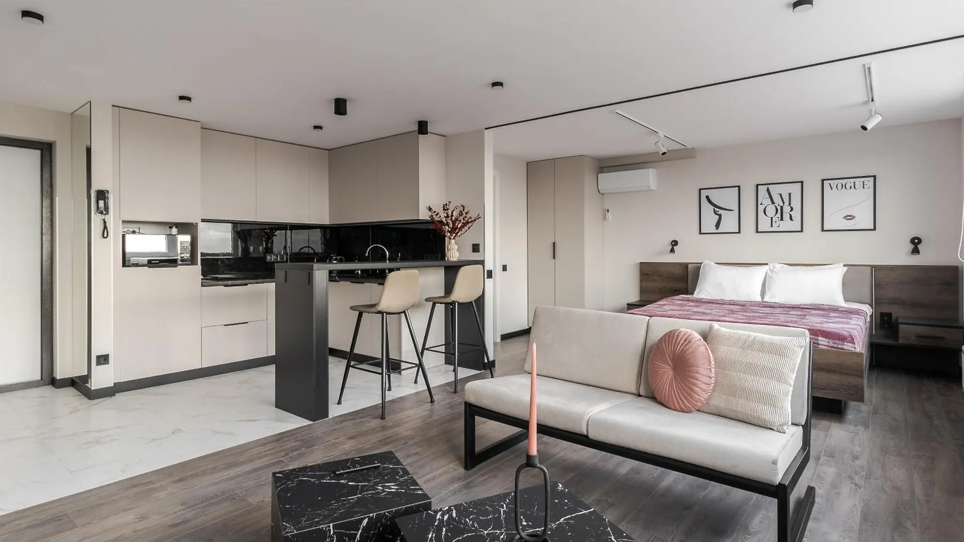 77 Views Apartments By Inshi Leopoli 0*,  Ucraina