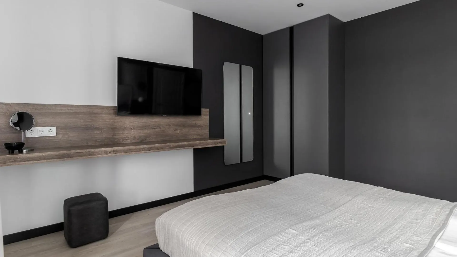 77 Views Apartments By Inshi Leopoli