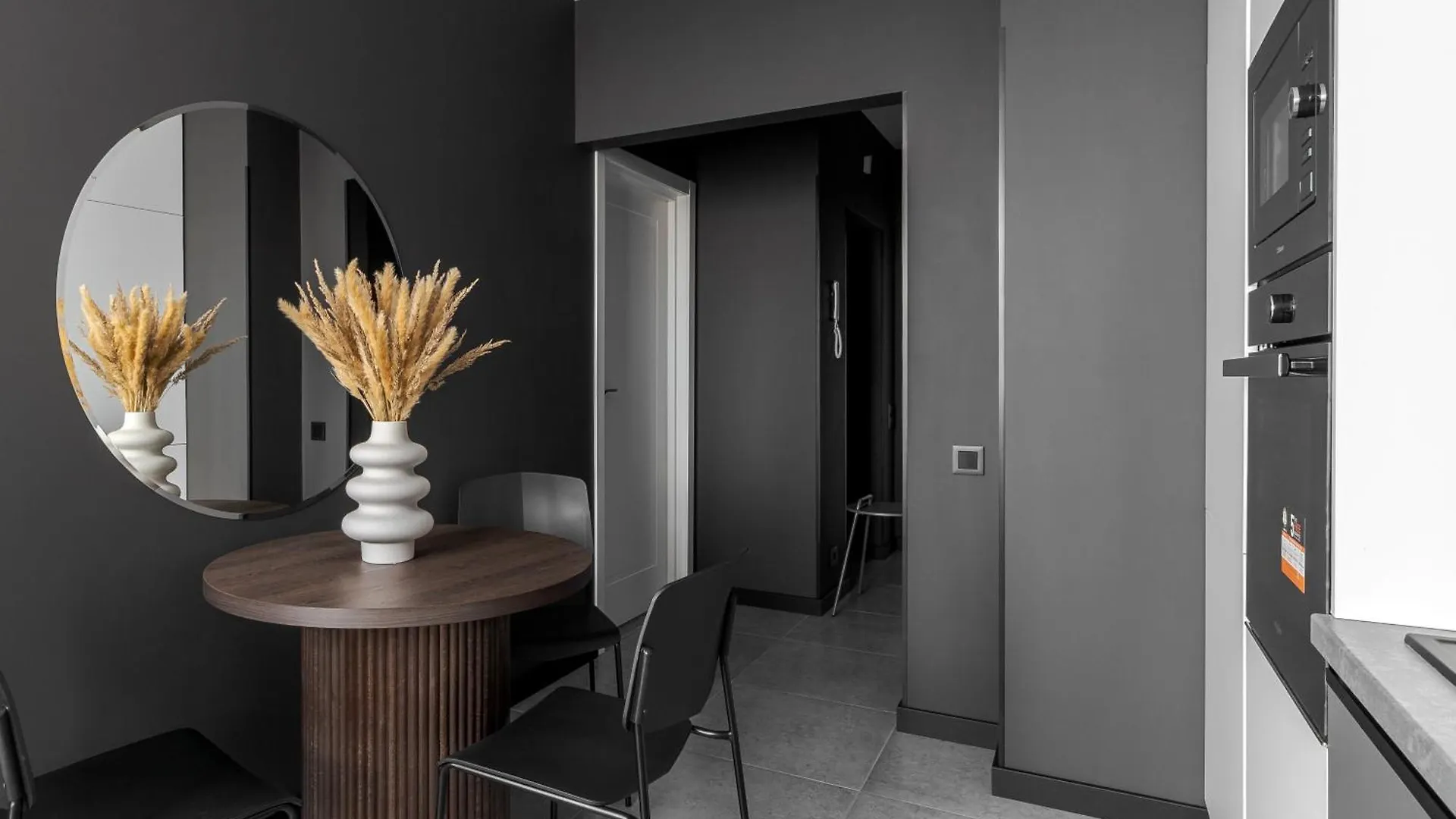77 Views Apartments By Inshi Leopoli 0*,  Ucraina